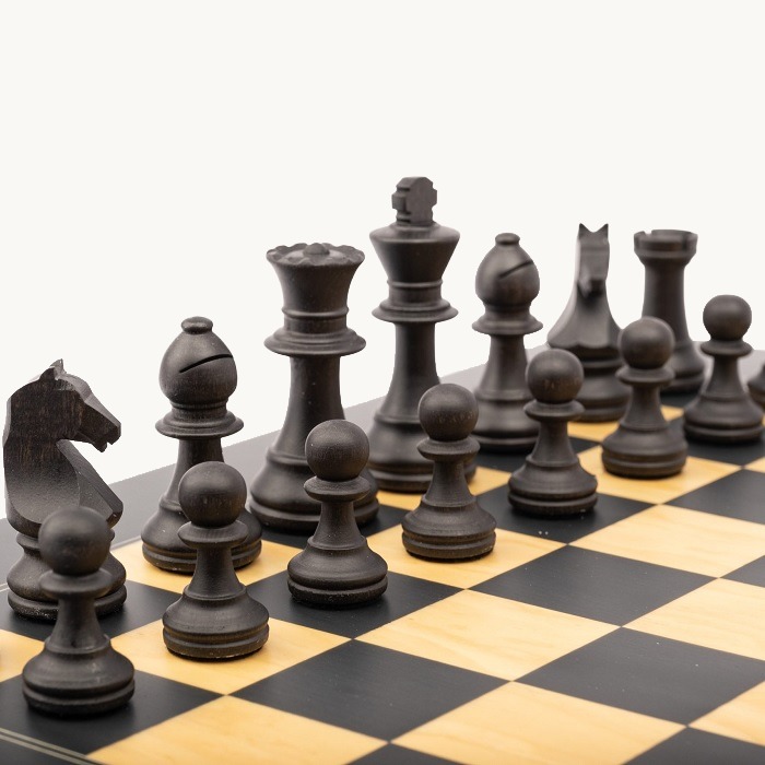 Pièces d'échecs n° 3 modèle "Staunton Europe" noir mat - miniature 4