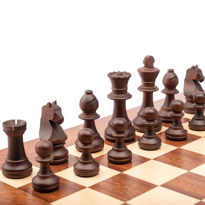 Pièces d'échecs n° 3 modèle "Staunton Europe" acajou mat - miniature 4