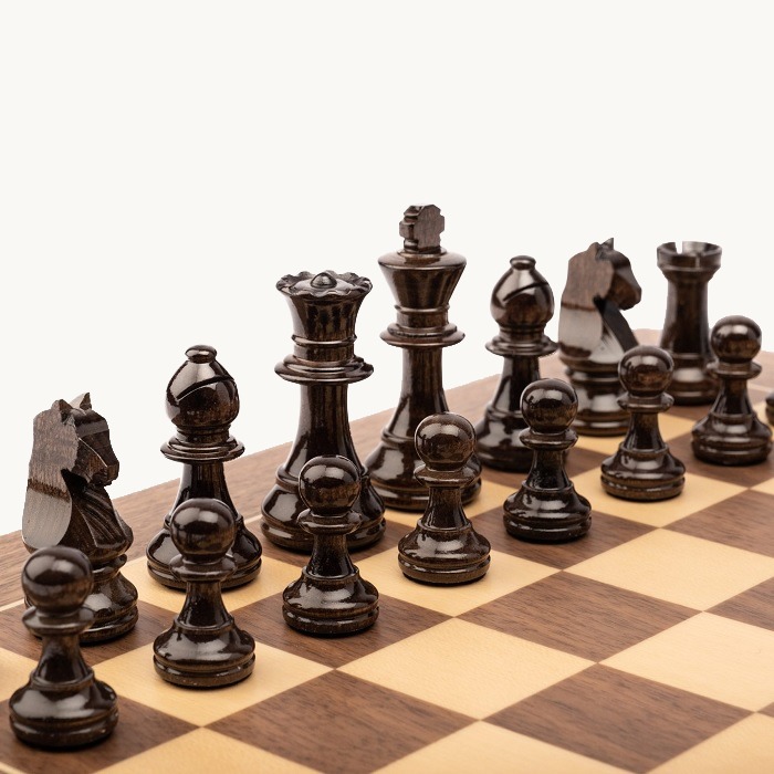 Pièces d'échecs n° 3 modèle "Staunton Europe" noyer brillant - miniature 4