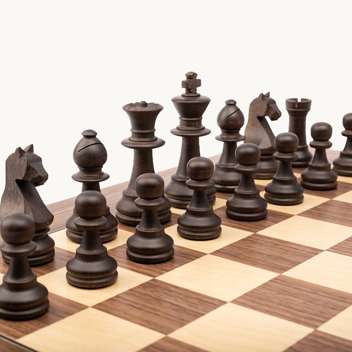 Pièces d'échecs n° 6 modèle "Staunton Europe" noyer mat - miniature 4